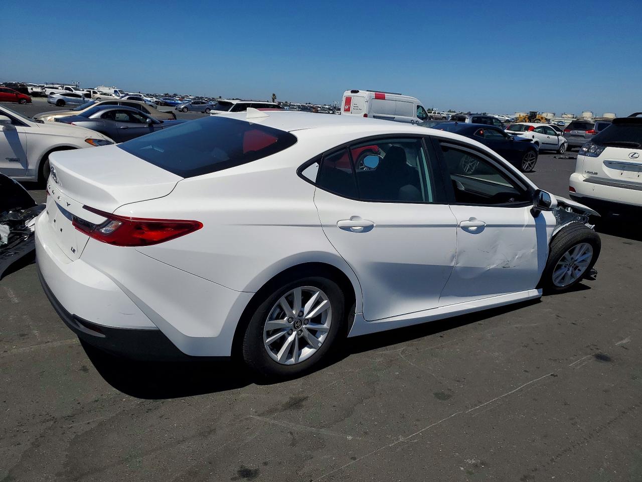 2026 TOYOTA CAMRY — снимка 3