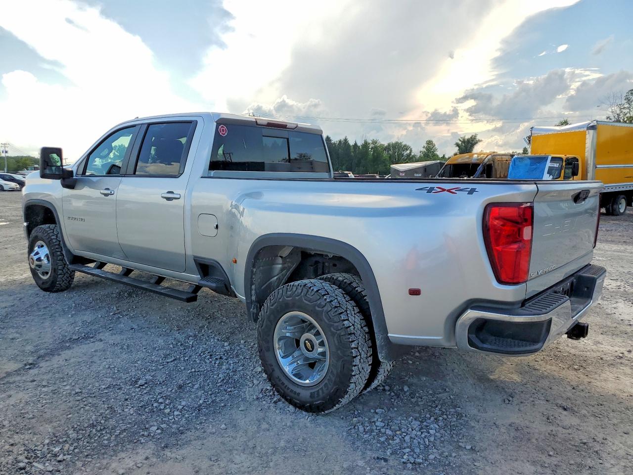 2023 CHEVROLET SILVERADO K3500 LT — снимка 2