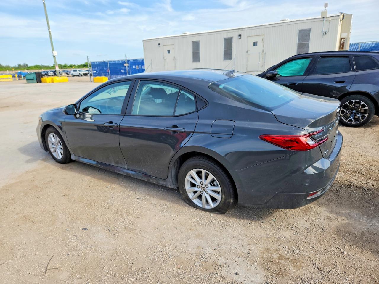 2025 TOYOTA CAMRY LE — снимка 2