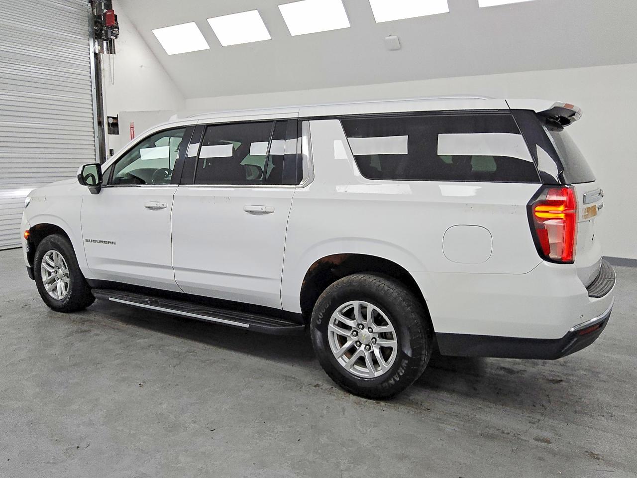 2021 CHEVROLET SUBURBAN K1500 LS — снимка 2