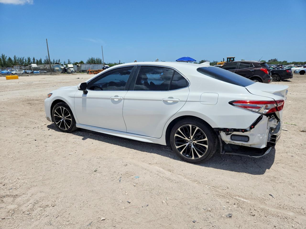 2019 TOYOTA CAMRY SE — снимка 2