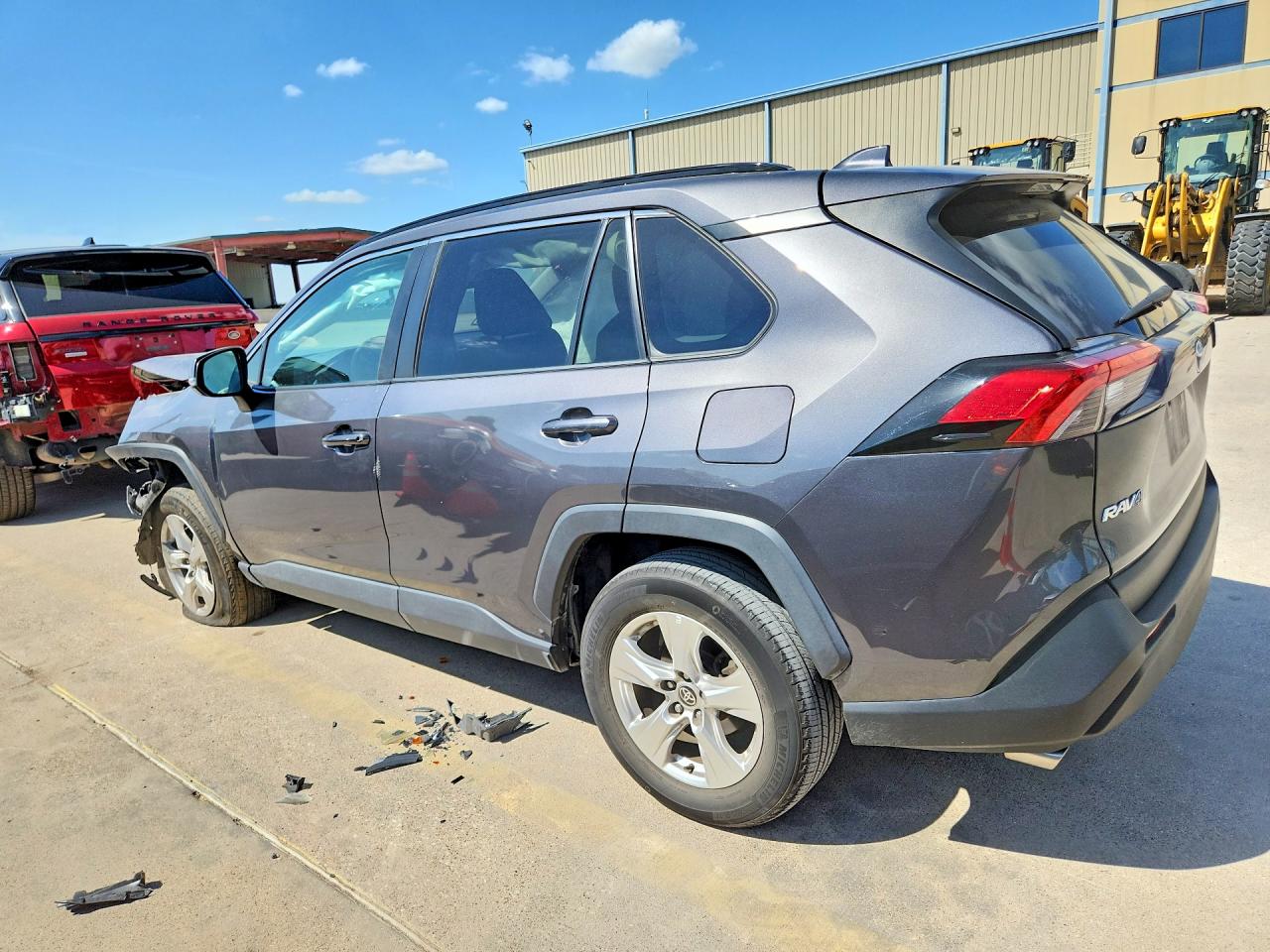 2021 TOYOTA RAV4 XLE — снимка 2