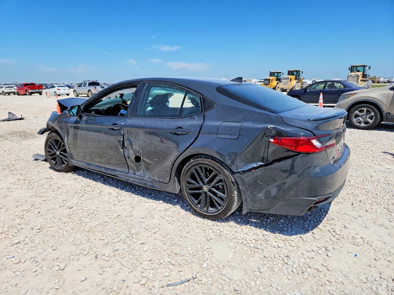 2026 TOYOTA CAMRY SE — снимка 2