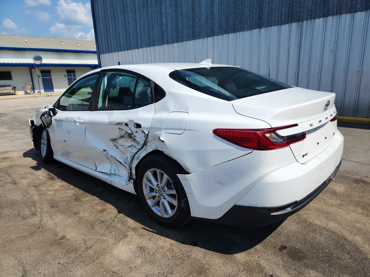 2025 TOYOTA CAMRY LE — снимка 2