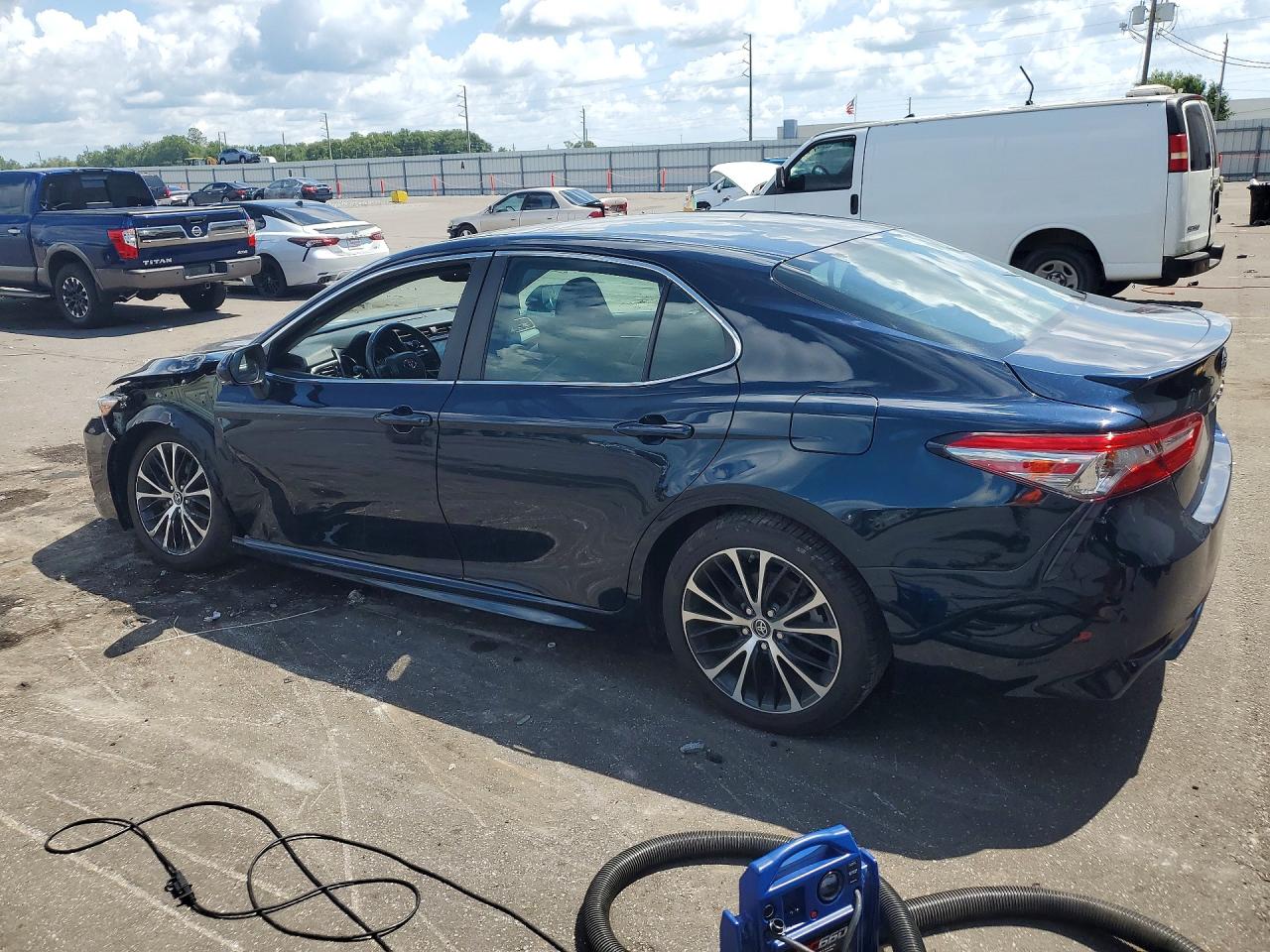 2018 TOYOTA CAMRY SE — снимка 2