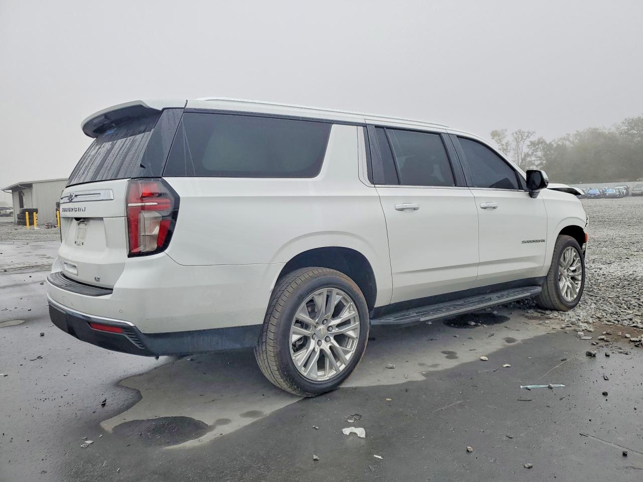 2021 CHEVROLET SUBURBAN C1500 LT — снимка 3