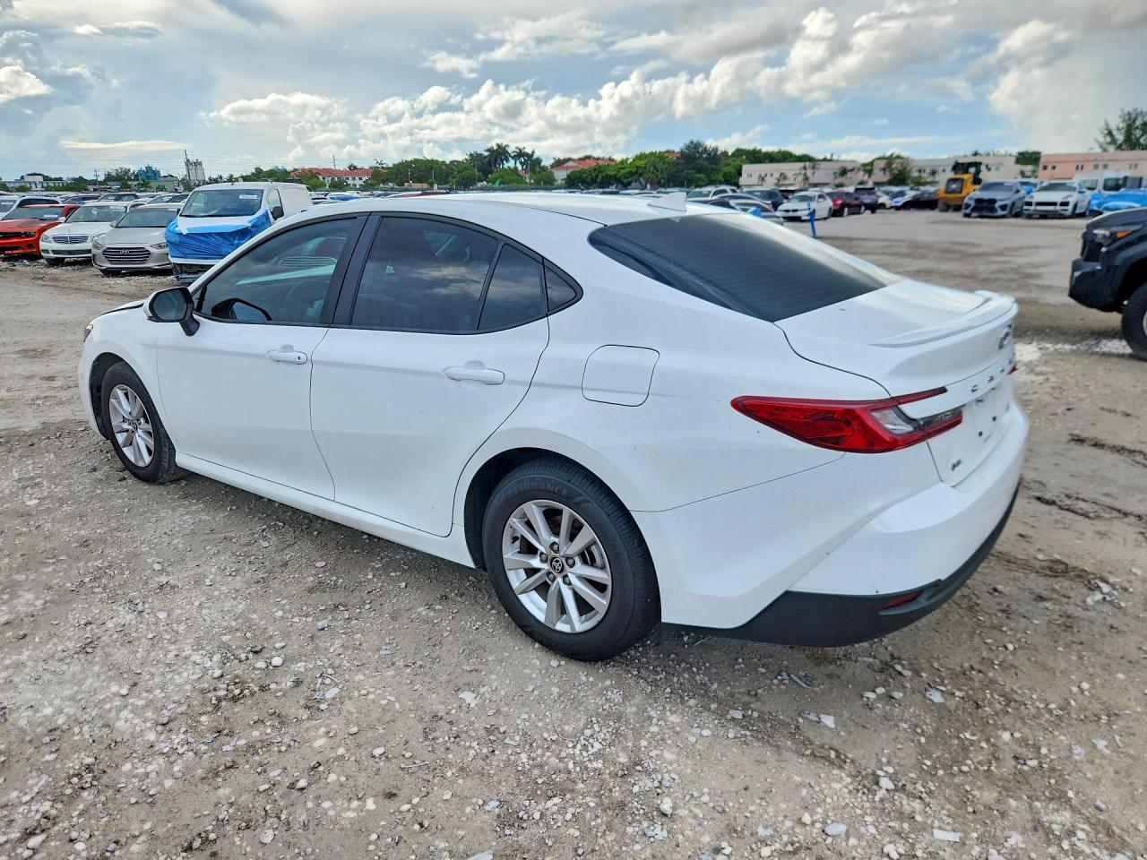 2025 TOYOTA CAMRY LE — снимка 2