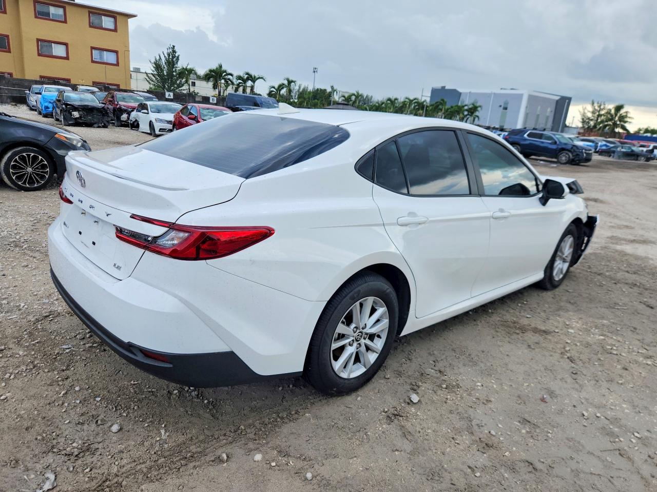 2025 TOYOTA CAMRY LE — снимка 3
