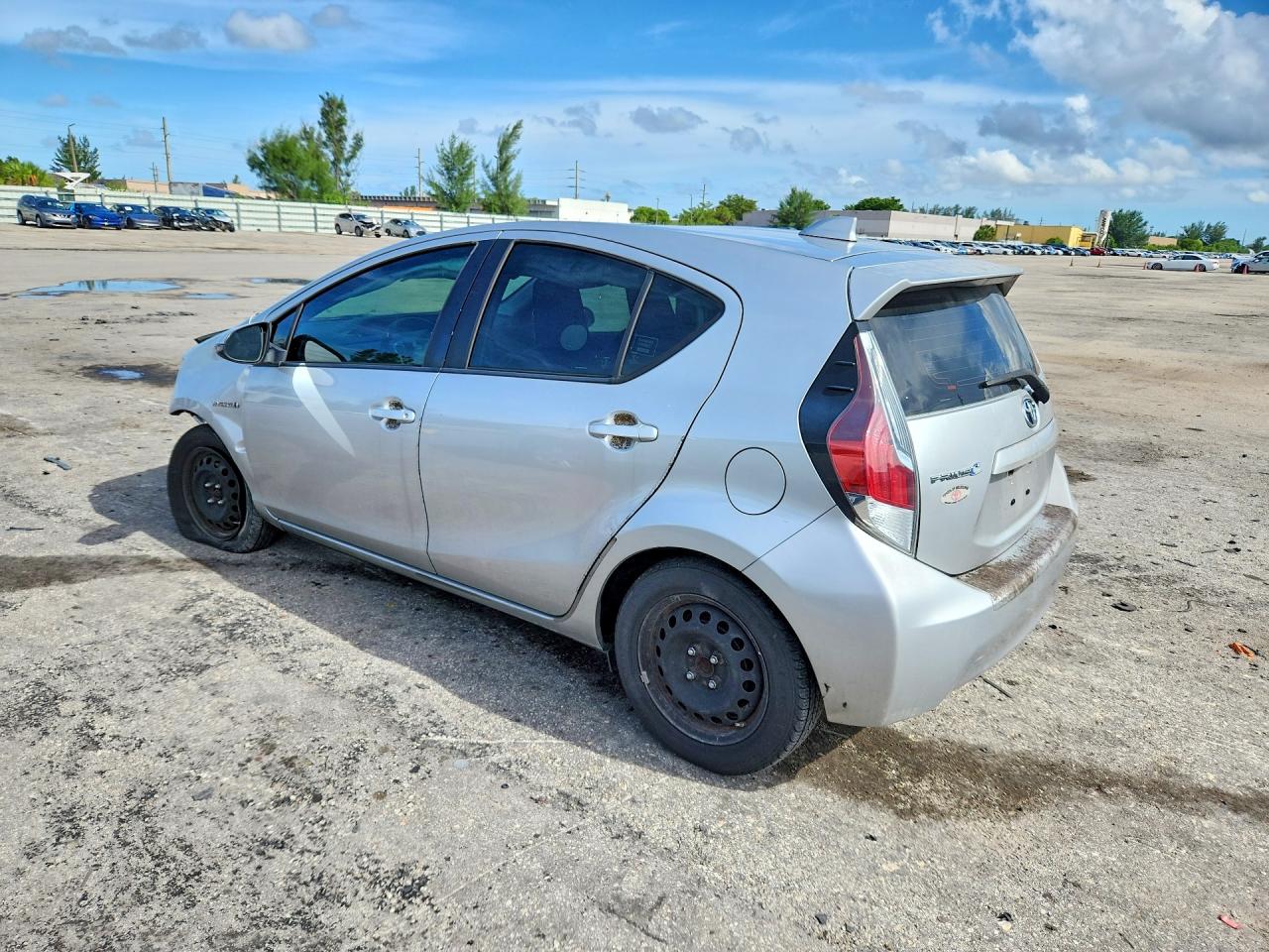 2016 TOYOTA PRIUS C ONE — снимка 2