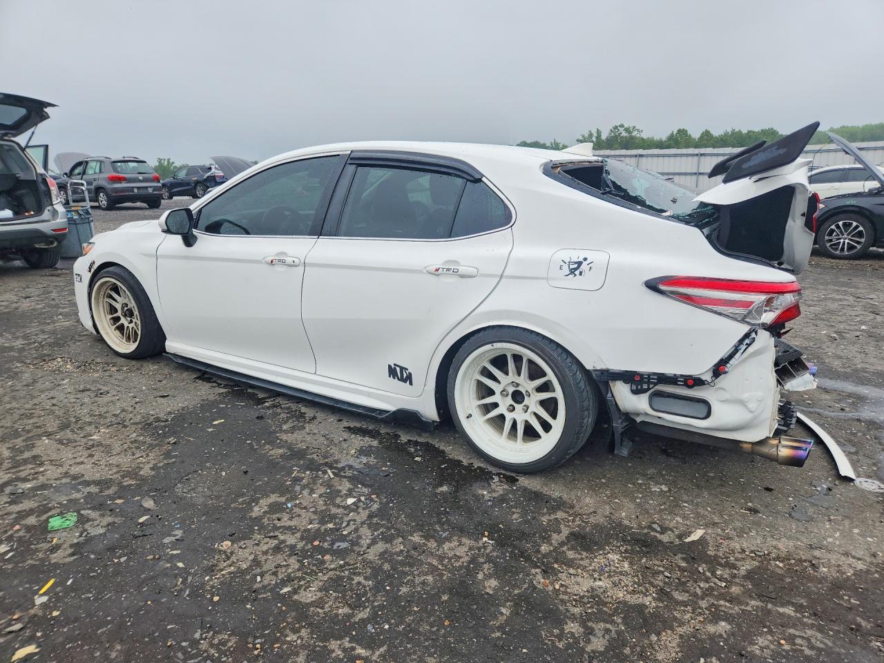 2019 TOYOTA CAMRY SE — снимка 2