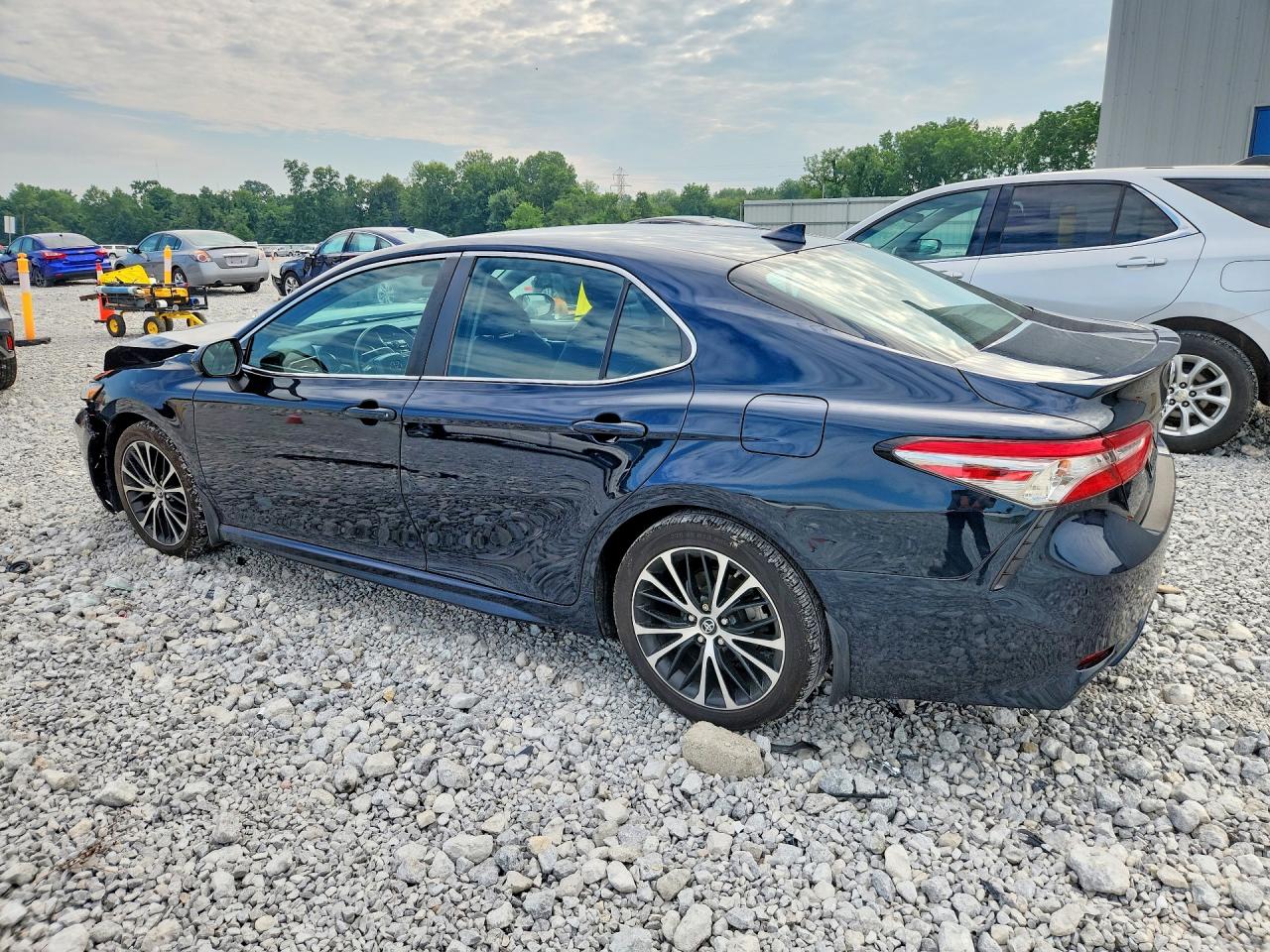 2019 TOYOTA CAMRY SE — снимка 2