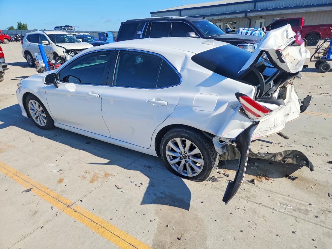 2019 TOYOTA CAMRY LE — снимка 2