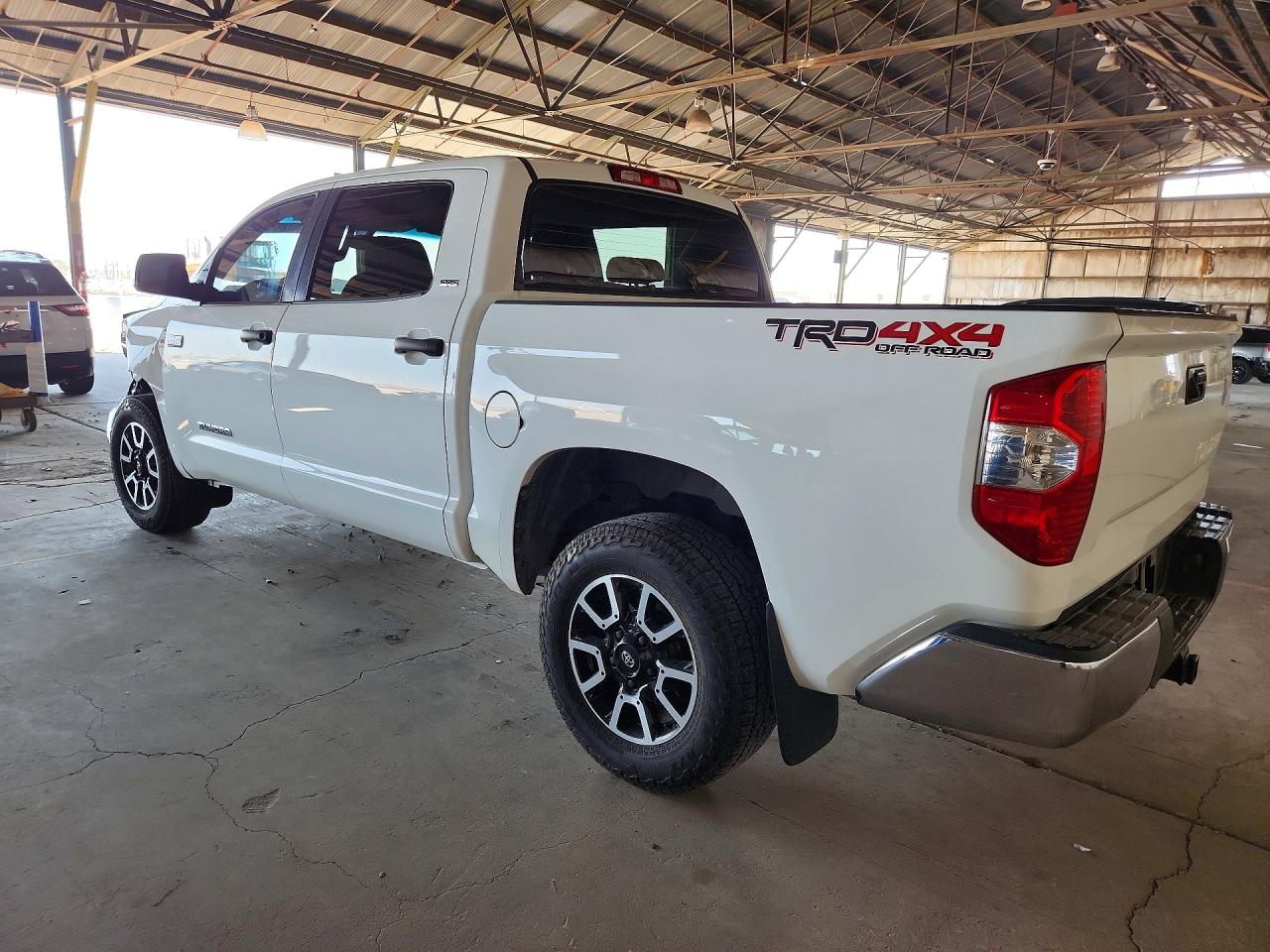 2015 TOYOTA TUNDRA SR5 — снимка 2