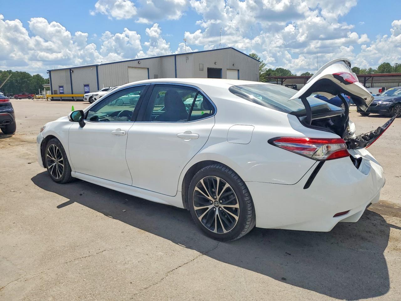 2018 TOYOTA CAMRY SE — снимка 2