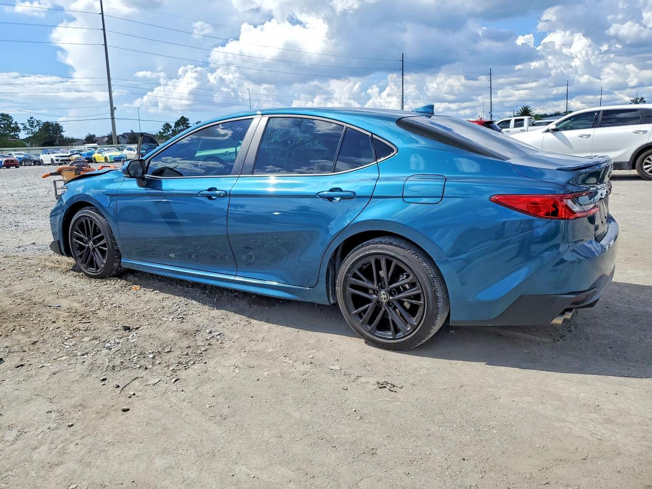 2025 TOYOTA CAMRY SE — снимка 2