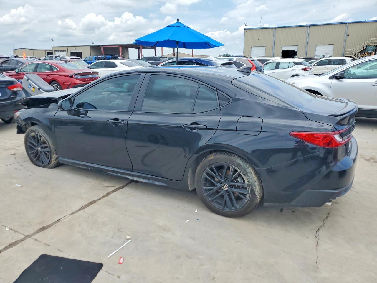 2025 TOYOTA CAMRY SE — снимка 2