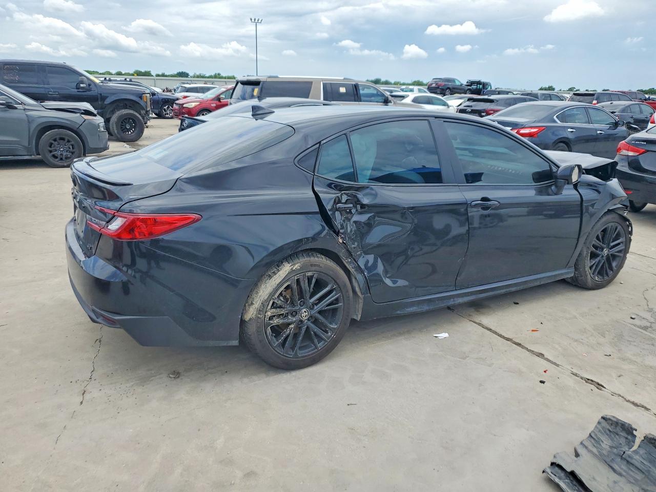 2025 TOYOTA CAMRY SE — снимка 3