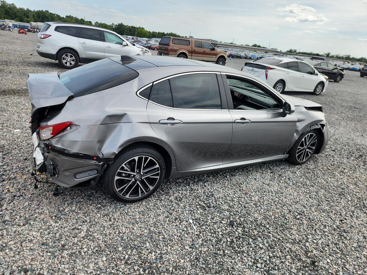 2026 TOYOTA CAMRY XLE — снимка 3