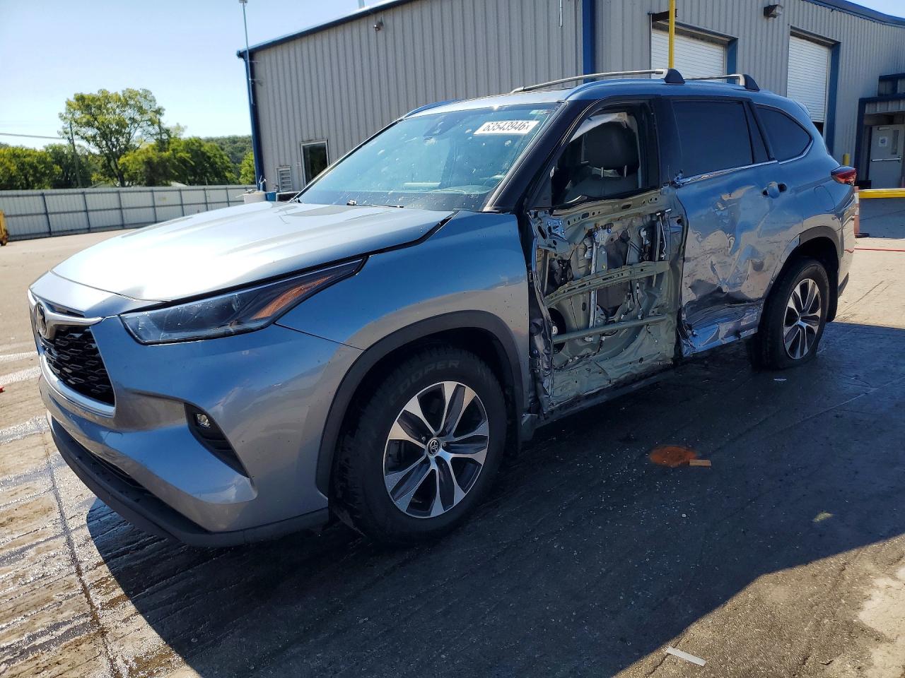 2021 TOYOTA HIGHLANDER XLE
