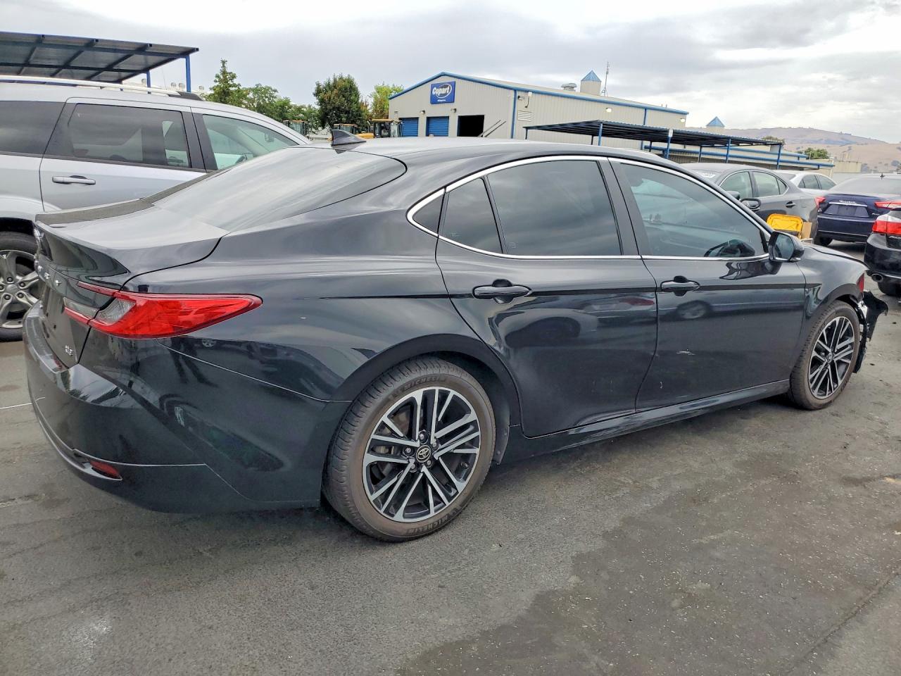 2025 TOYOTA CAMRY XLE — снимка 3