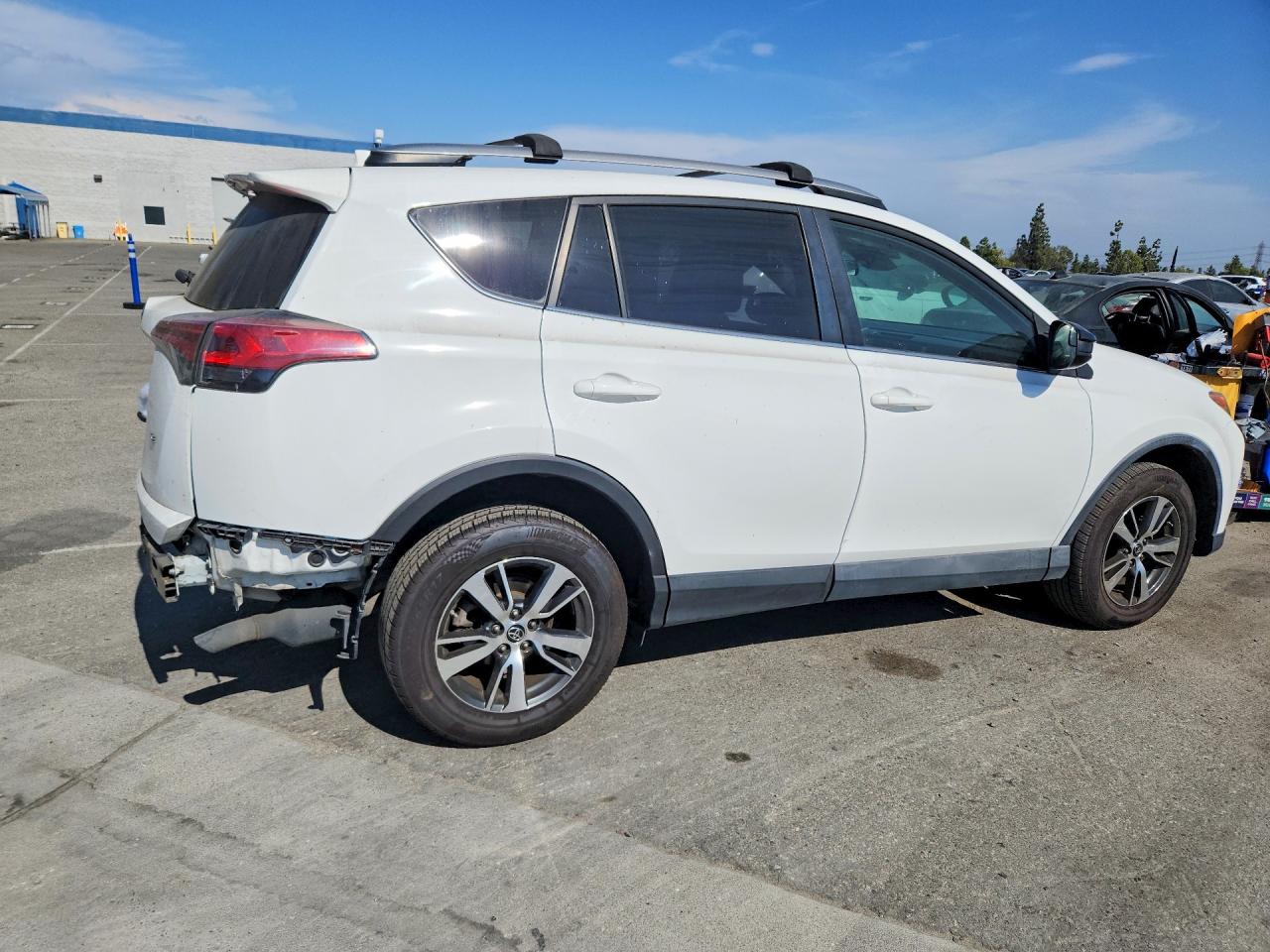 2018 TOYOTA RAV4 LE — снимка 3
