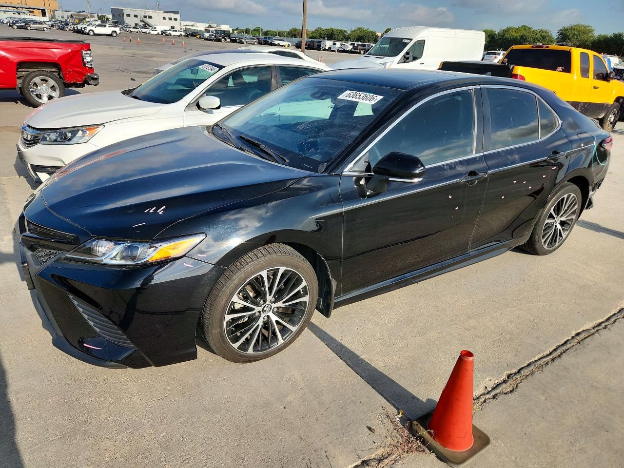 2018 TOYOTA CAMRY SE