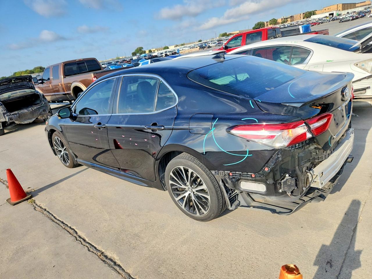 2018 TOYOTA CAMRY SE — снимка 2
