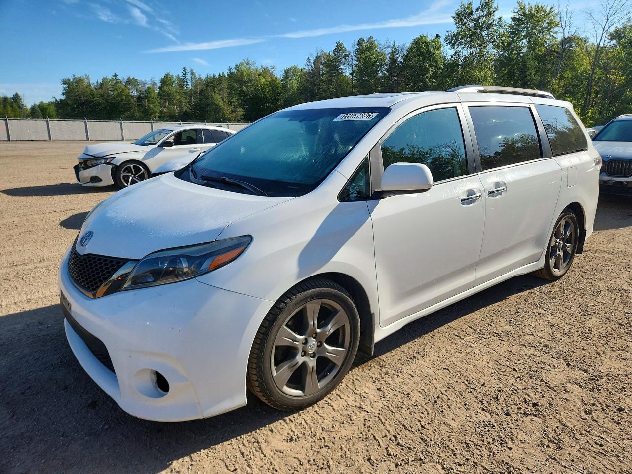2017 TOYOTA SIENNA SE