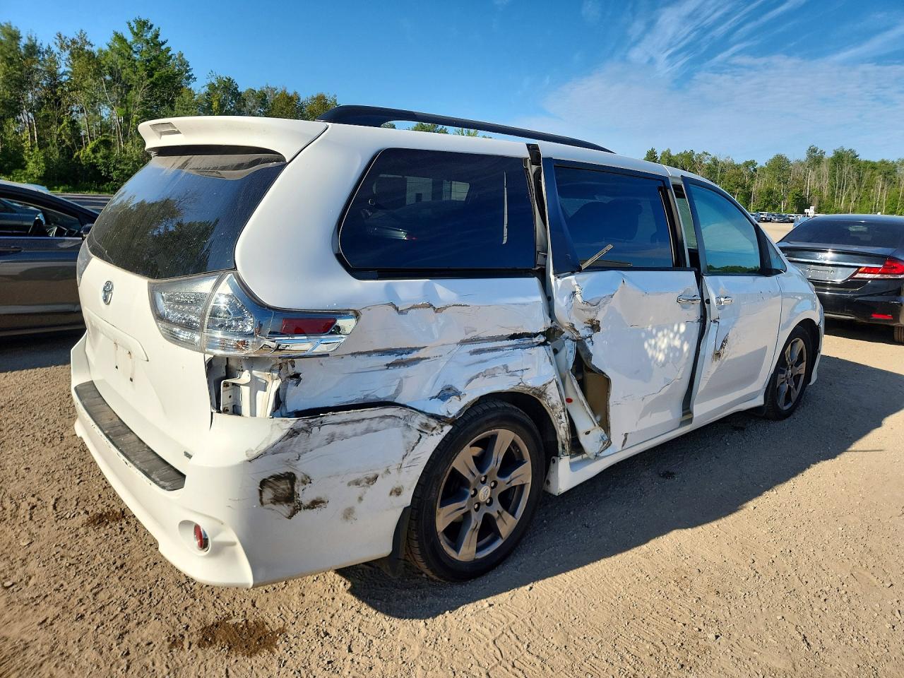 2017 TOYOTA SIENNA SE — снимка 3
