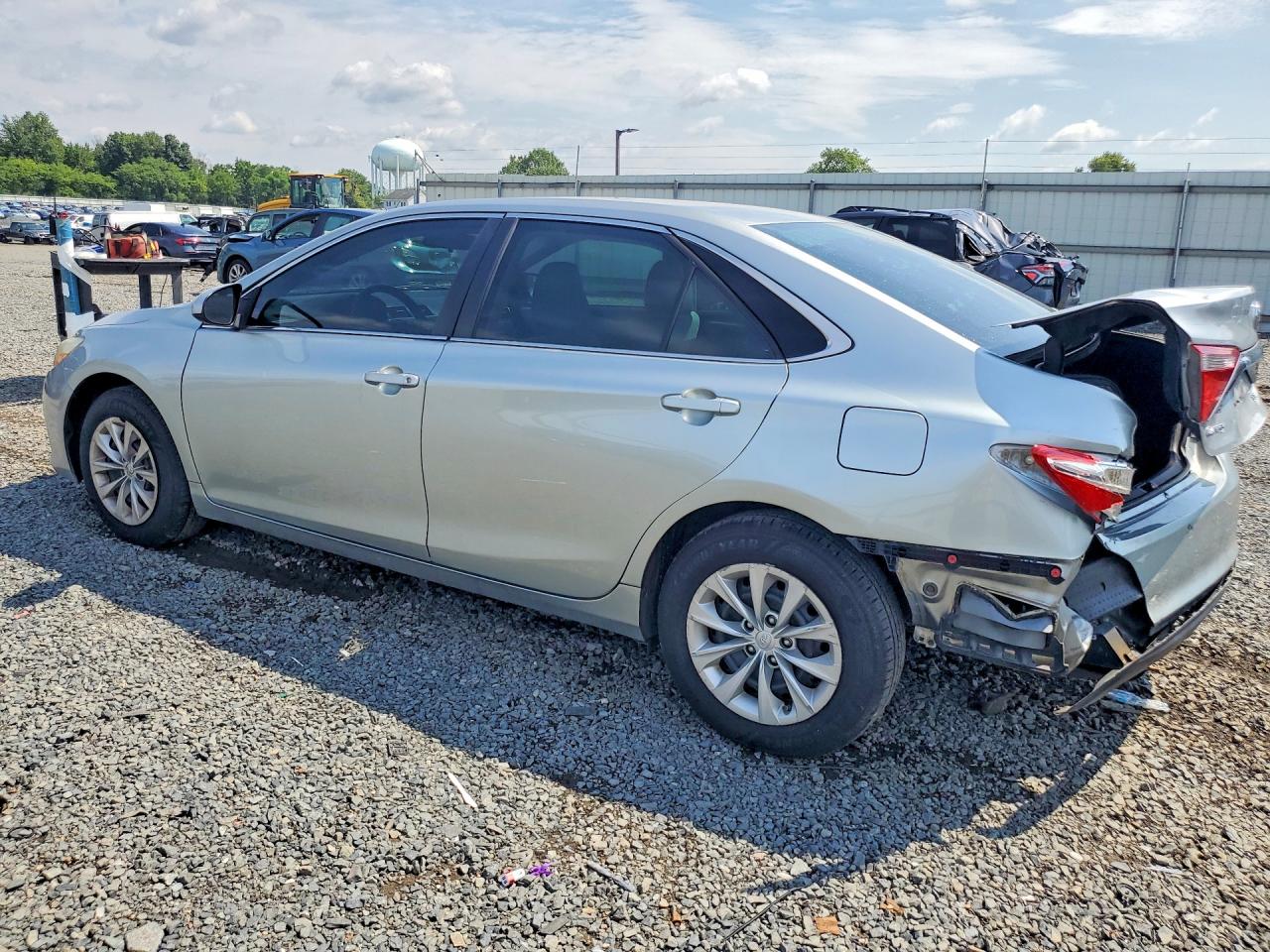 2017 TOYOTA CAMRY LE — снимка 2