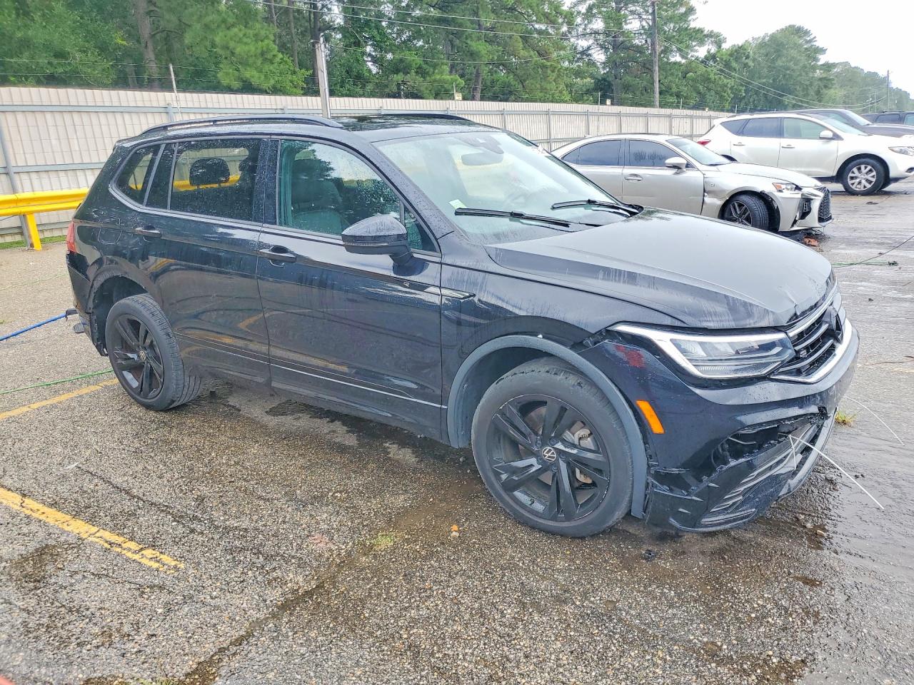 2023 VOLKSWAGEN TIGUAN SE R-LINE BLACK — снимка 4