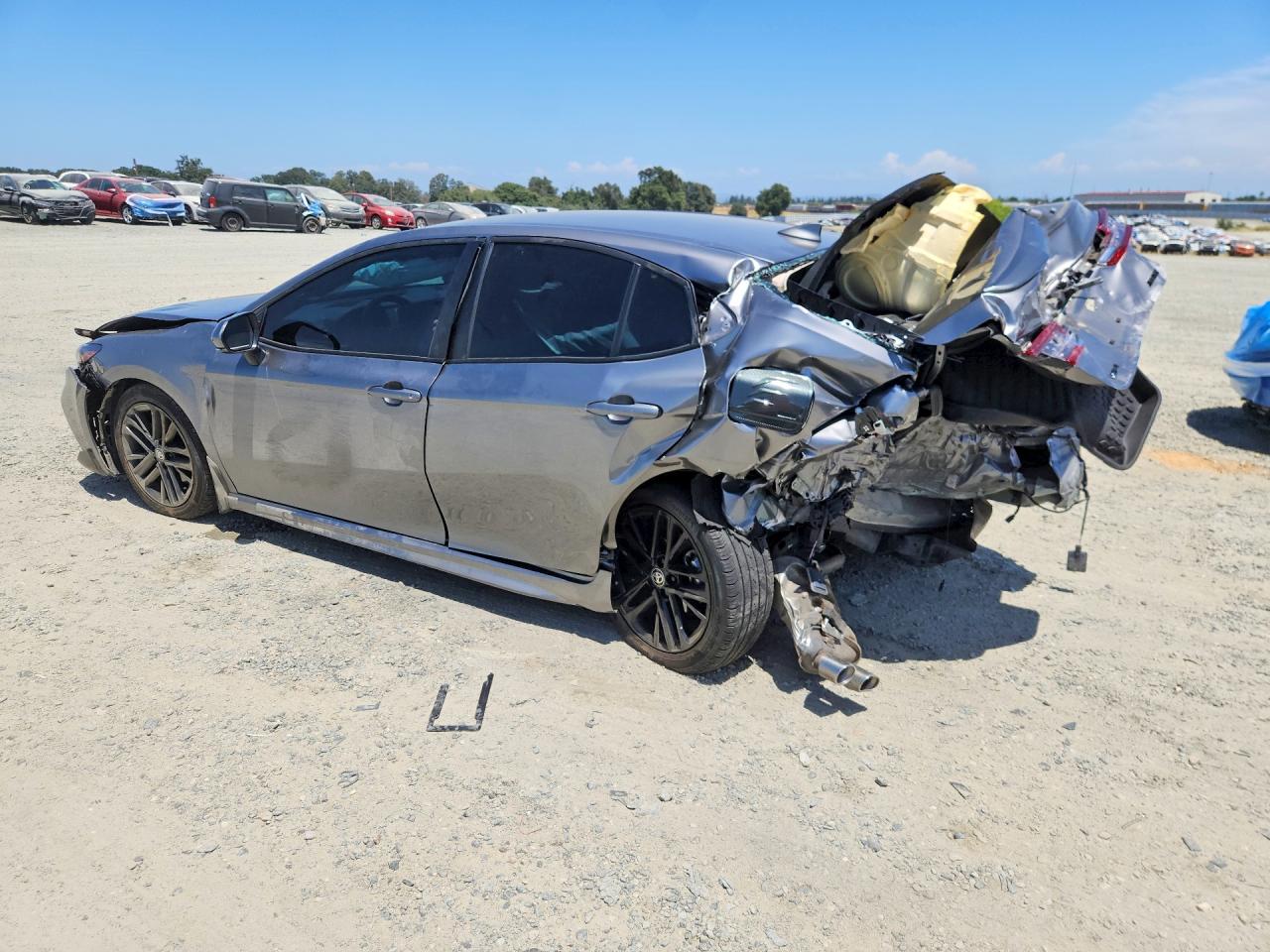 2025 TOYOTA CAMRY SE — снимка 2