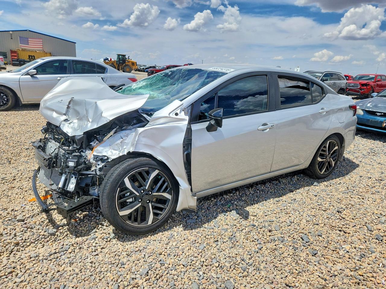 2025 NISSAN VERSA SR