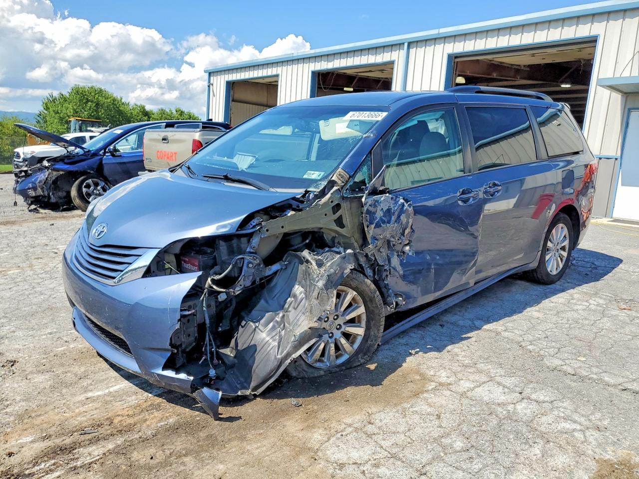 2016 TOYOTA SIENNA LE