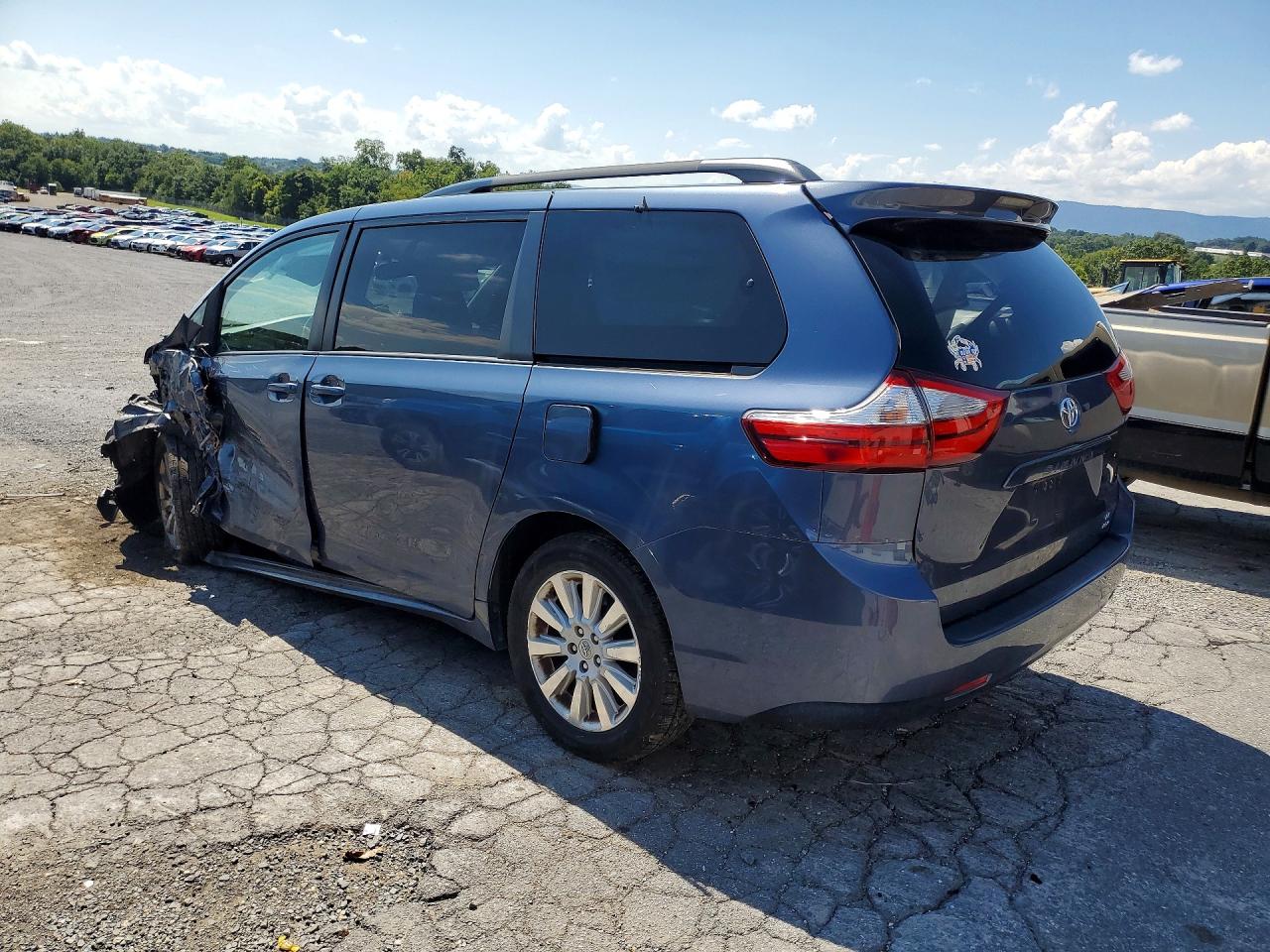 2016 TOYOTA SIENNA LE — снимка 2