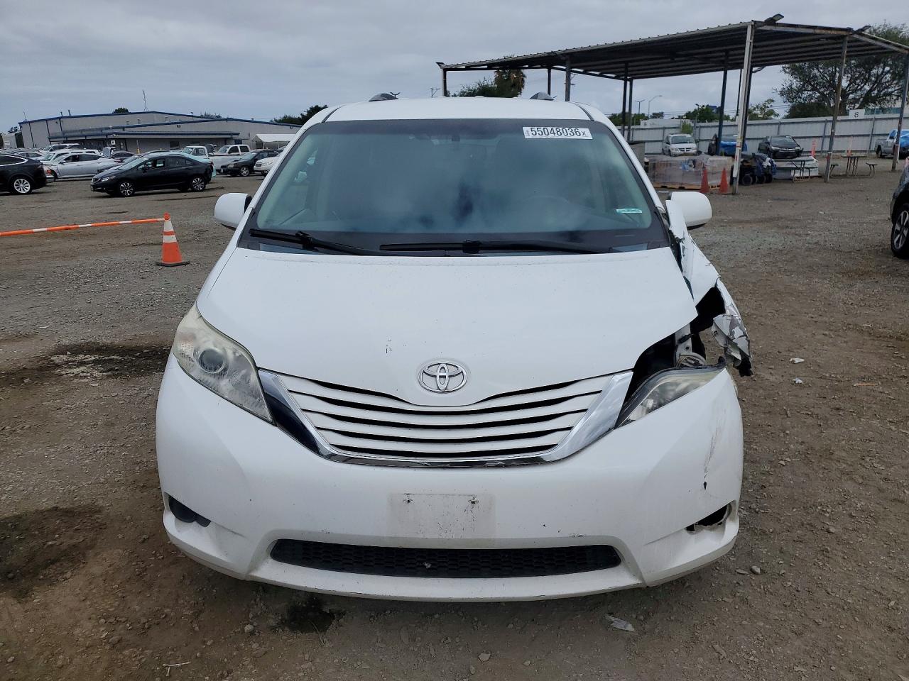 2015 TOYOTA SIENNA LE — снимка 5