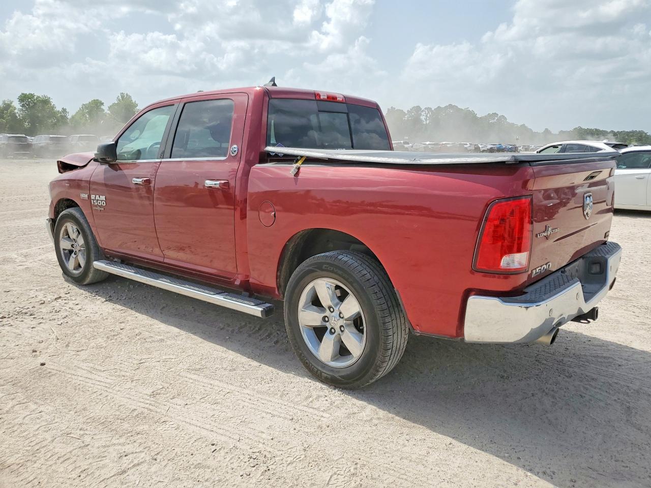 2015 RAM 1500 SLT — снимка 2