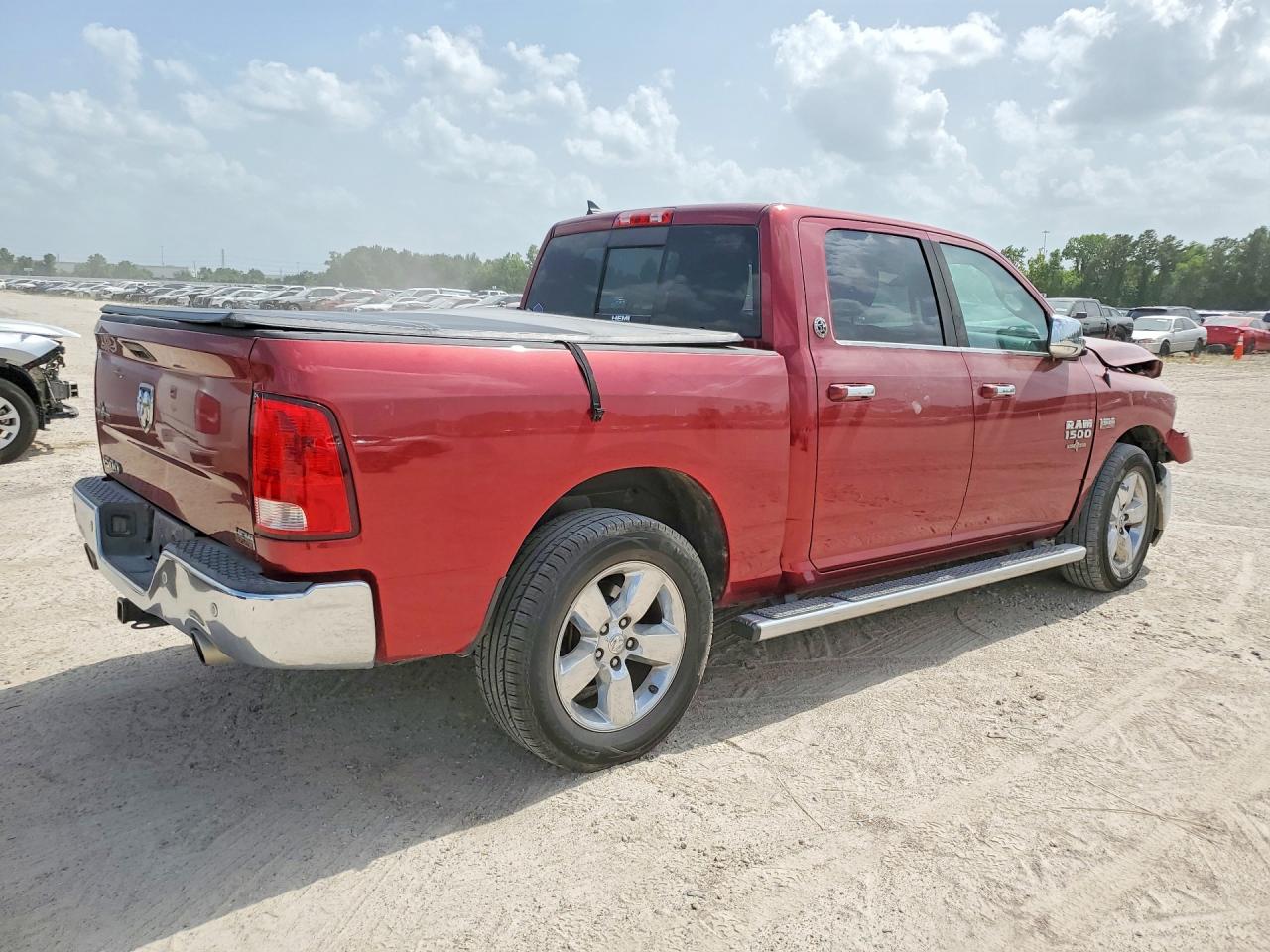 2015 RAM 1500 SLT — снимка 3