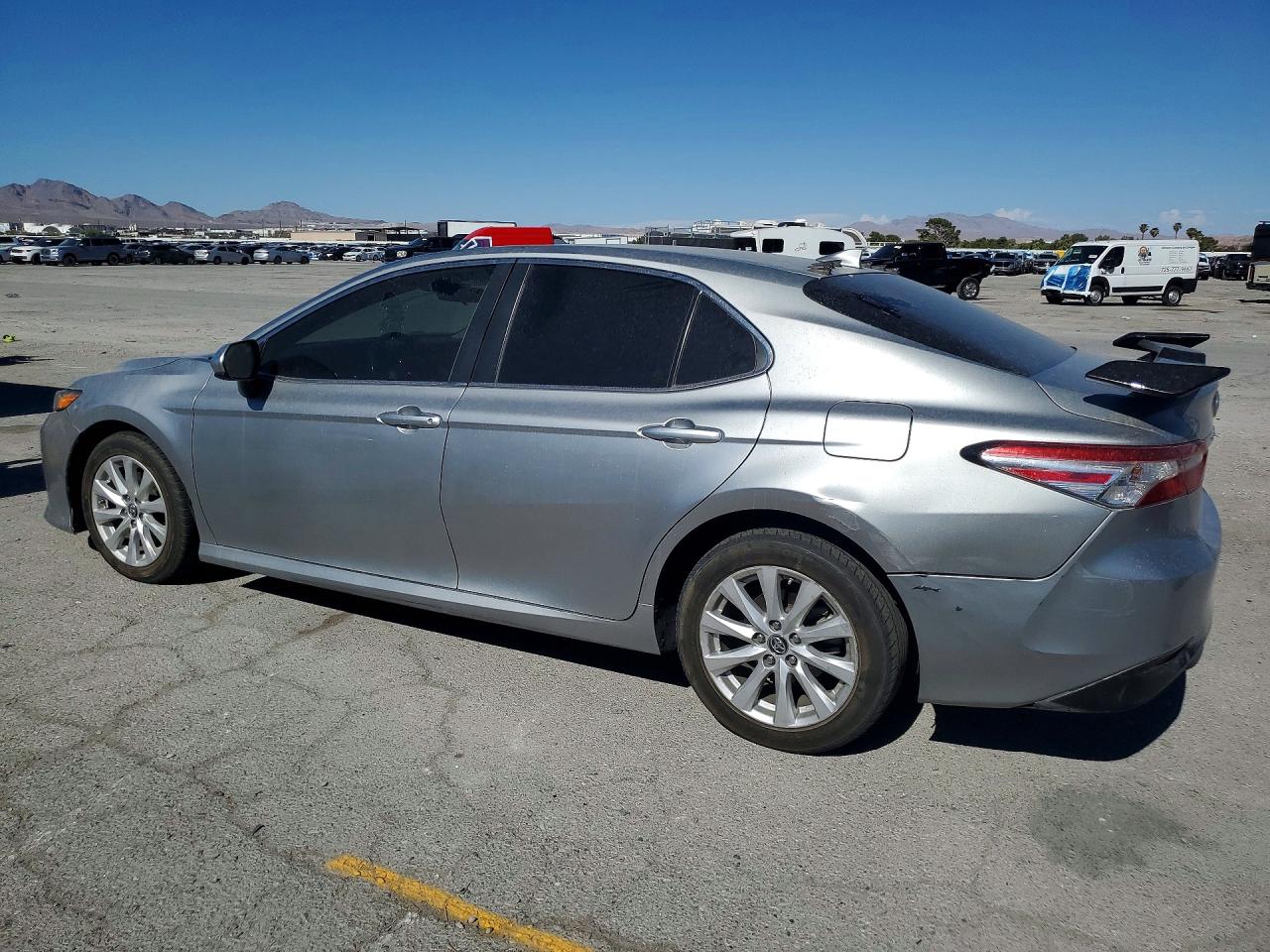 2019 TOYOTA CAMRY LE — снимка 2