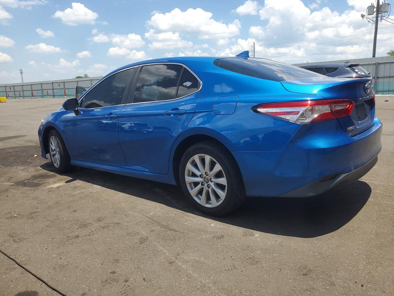 2019 TOYOTA CAMRY LE — снимка 2