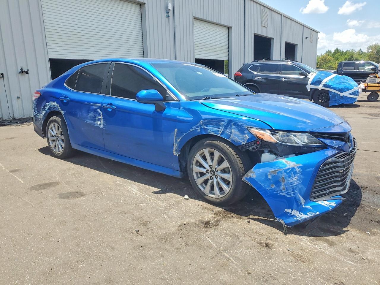 2019 TOYOTA CAMRY LE — снимка 4