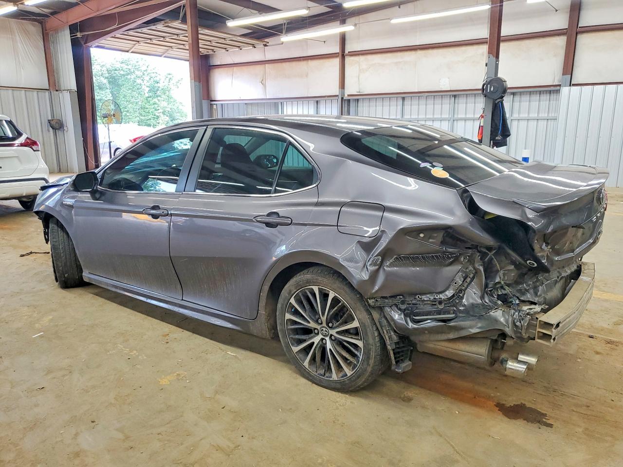 2018 TOYOTA CAMRY HYBRID SE — снимка 2