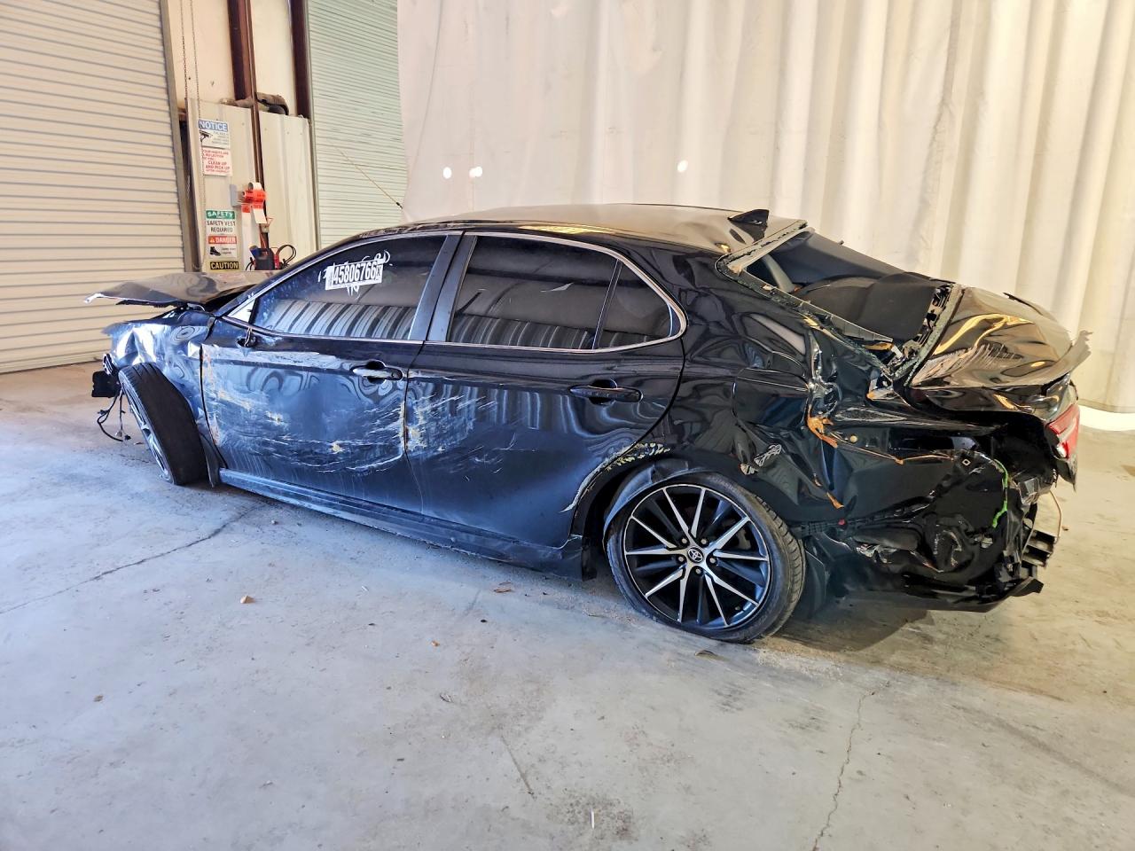 2022 TOYOTA CAMRY SE — снимка 2