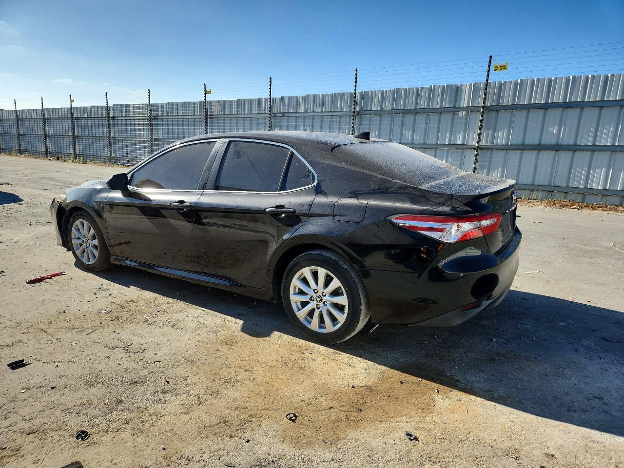 2019 TOYOTA CAMRY LE — снимка 2