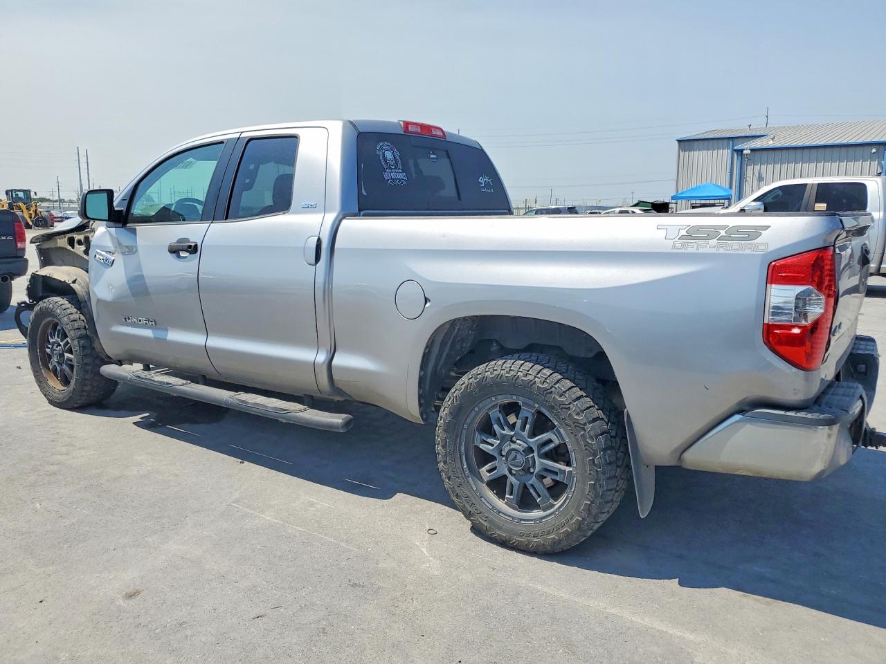 2015 TOYOTA TUNDRA SR5 — снимка 2