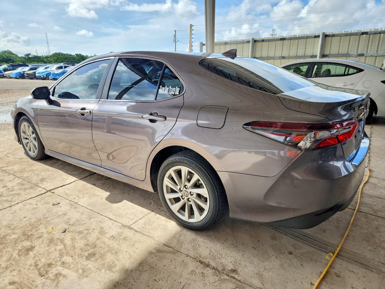 2022 TOYOTA CAMRY LE — снимка 2