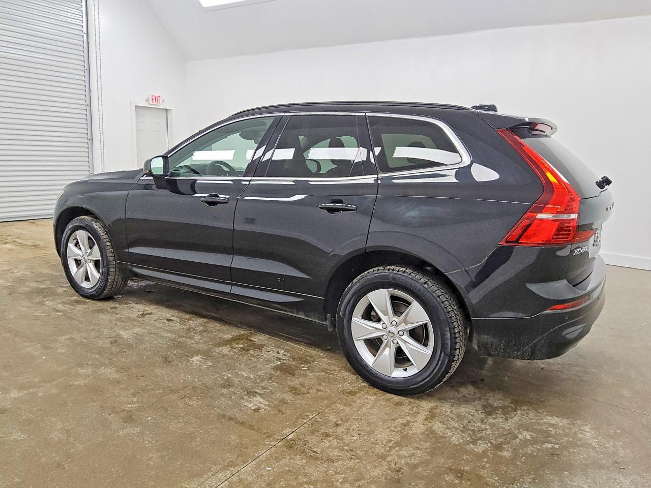 2022 VOLVO XC60 B5 MOMENTUM — снимка 2