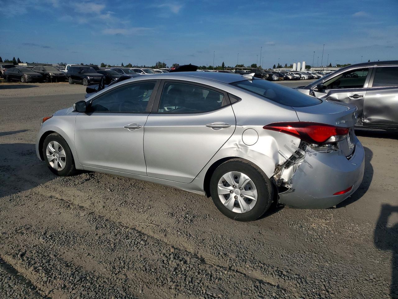 2016 HYUNDAI ELANTRA SE — снимка 2