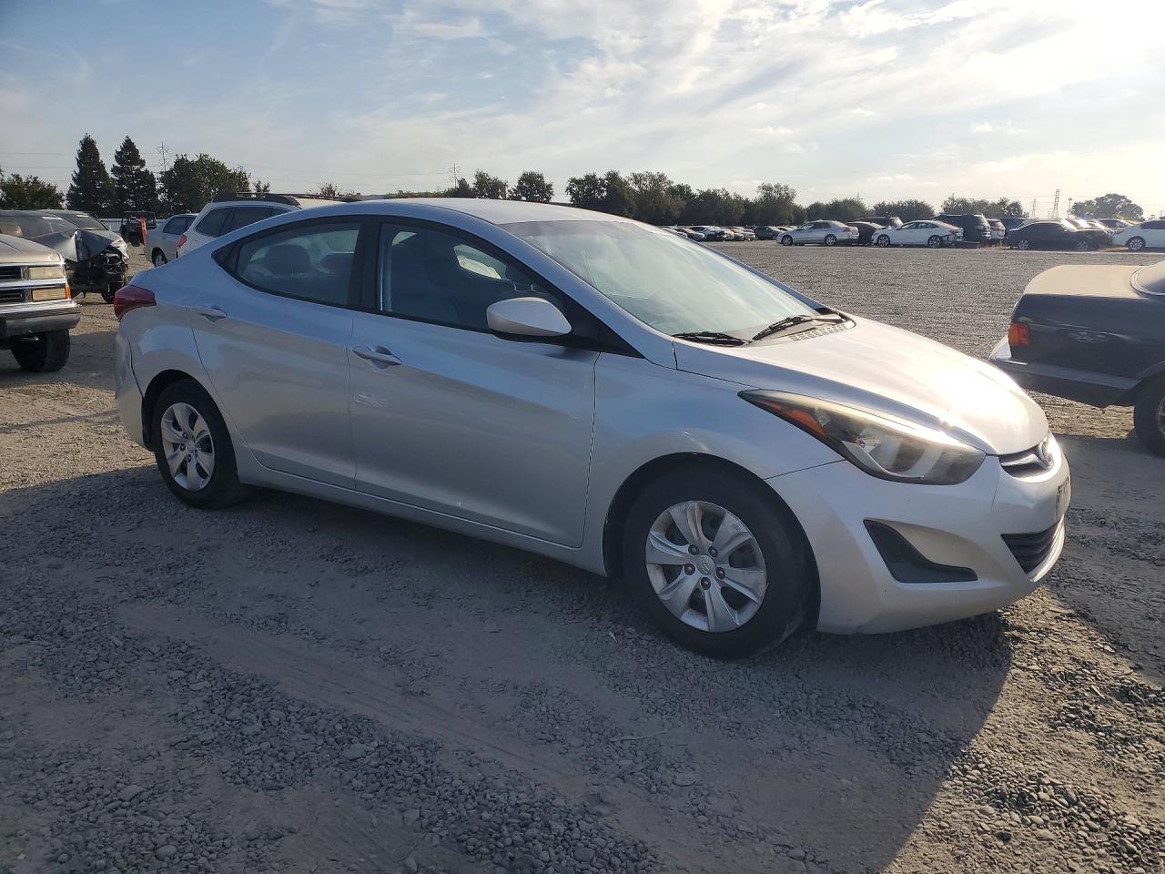 2016 HYUNDAI ELANTRA SE — снимка 4