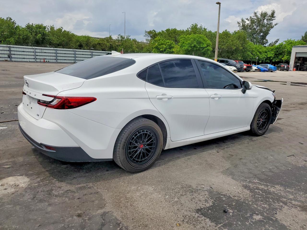 2025 TOYOTA CAMRY LE — снимка 3